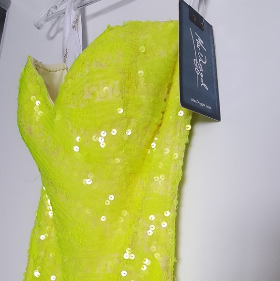 Electric Lemon Gown - Picture 4 of 7